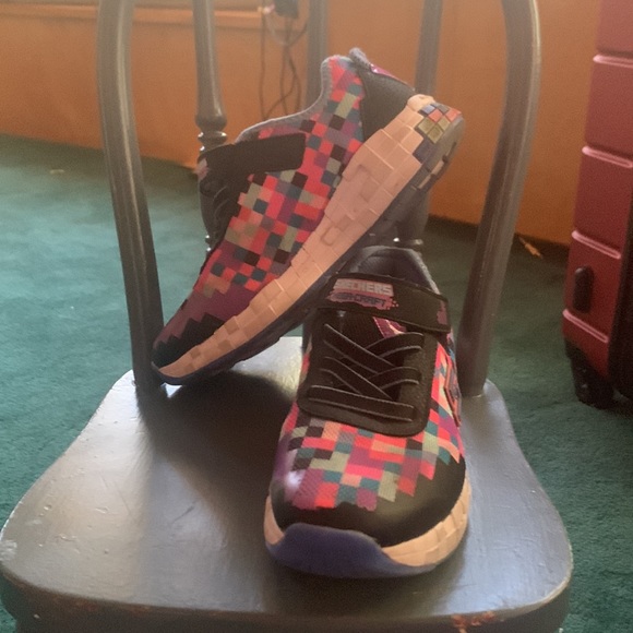 Roblox inspired Skechers good condition with a lot of life still in them! Xoxo! - Picture 4 of 14